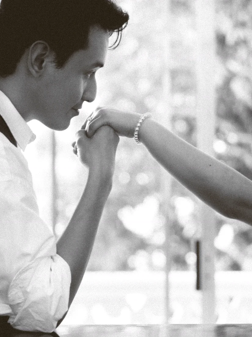 James kissing Elaine's hand, in black and white